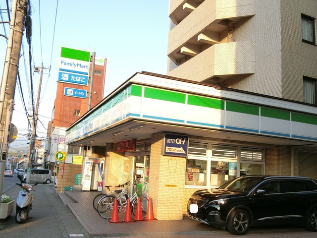 コンビニ　ファミリーマート三島駅南口店（コンビニ）まで424m