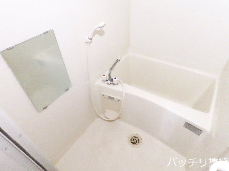 バス・シャワールーム　別号室タイプの為、現状を優先致します。