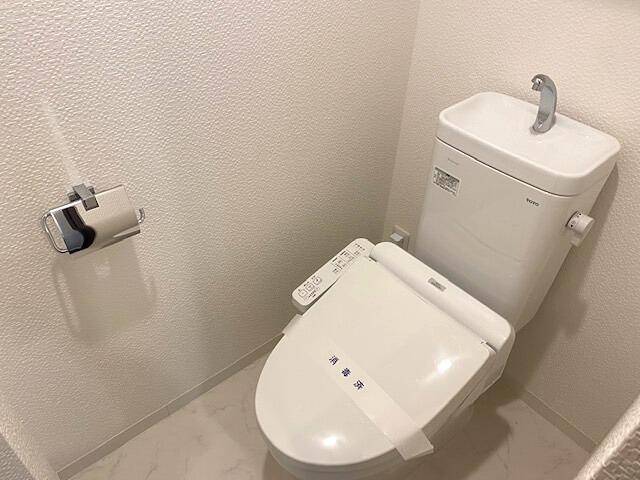 トイレ　温水洗浄便座