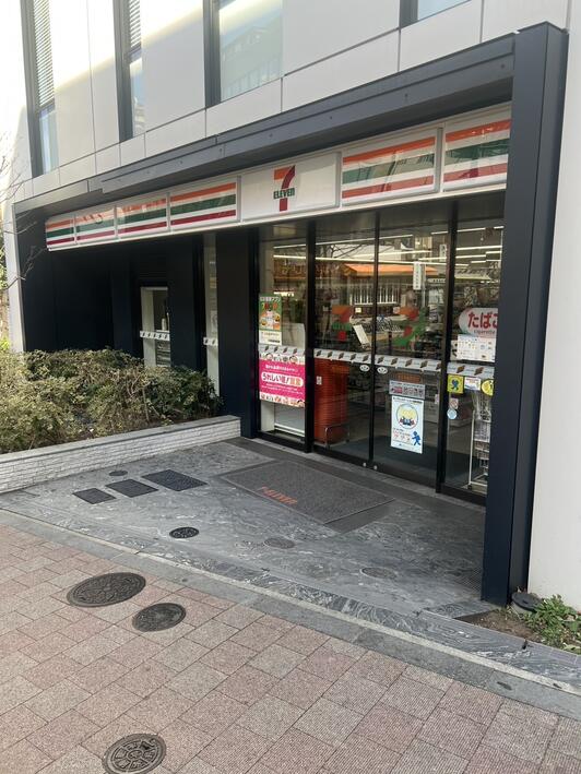 コンビニ　セブンイレブン港区赤坂駅南店（コンビニ）まで97m