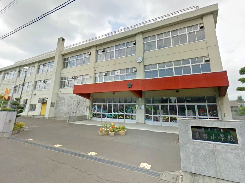 小学校　札幌市立本郷小学校（小学校）まで776m