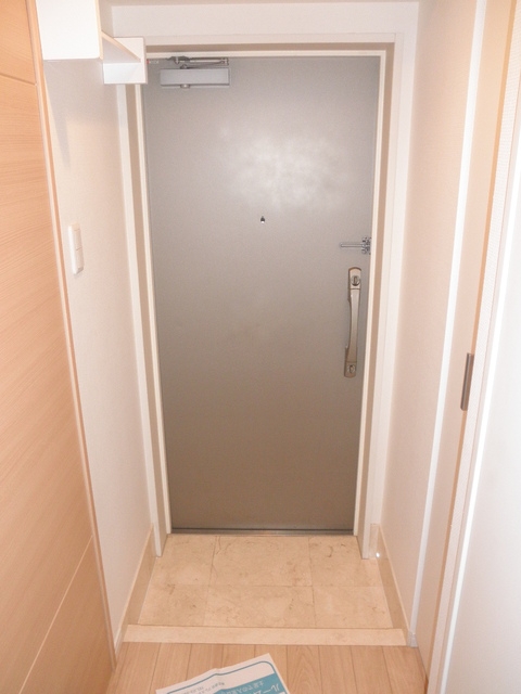 玄関　※別部屋参考写真