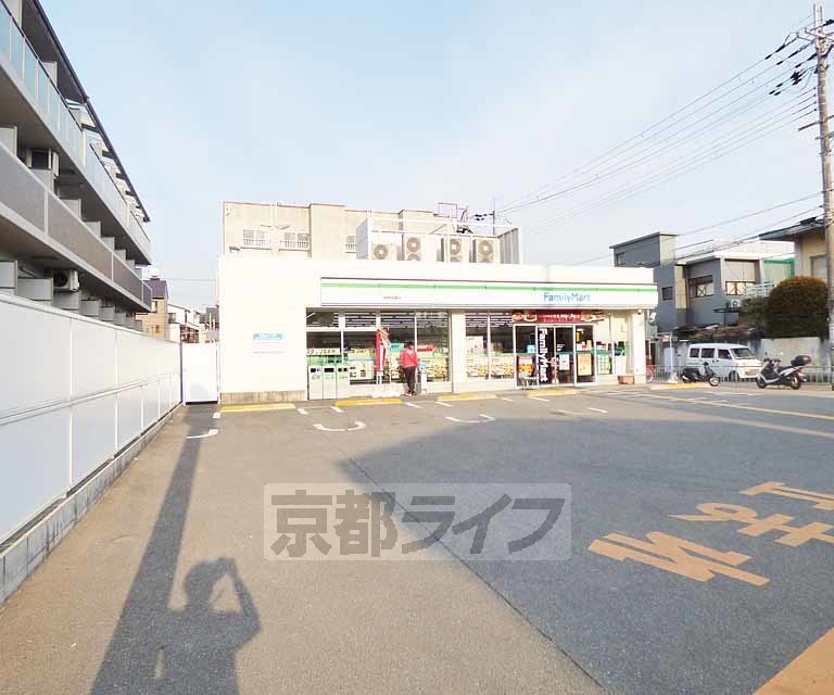 コンビニ　ファミリーマート葛野西通店（コンビニ）まで288m