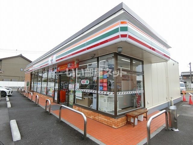 コンビニ　セブンイレブン 大垣静里町店（コンビニ）まで888m