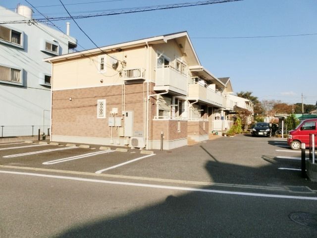 駐車場　広々とした敷地