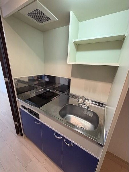 キッチン　※写真は同じマンションの違う部屋のものになります。