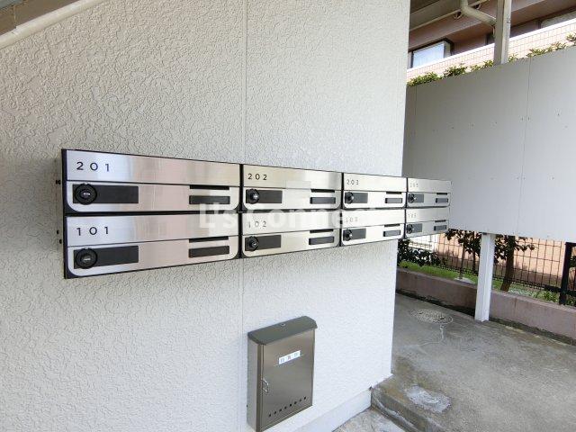 その他共有部分　１階には集合ポスト。