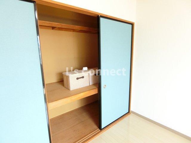 収納　奥行きのある収納でお荷物もすっきりしまえます。