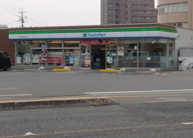 コンビニ　ファミリーマート倉敷老松五丁目店（コンビニ）まで386m