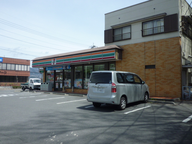 コンビニ　セブンイレブン渋川金井店（コンビニ）まで954m