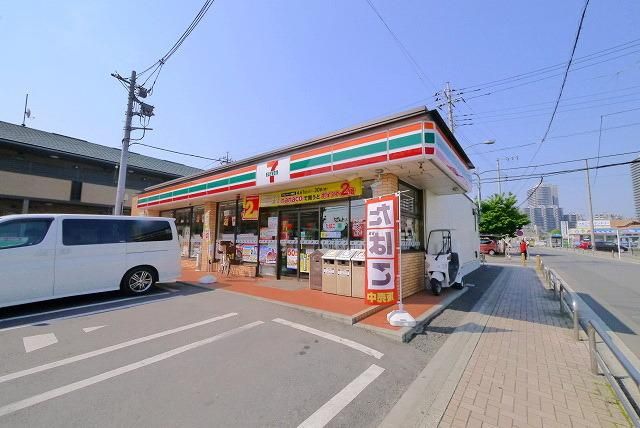 コンビニ　セブンイレブン（コンビニ）まで233m