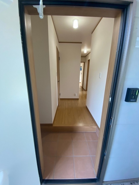 玄関　※同建物同タイプ別の部屋