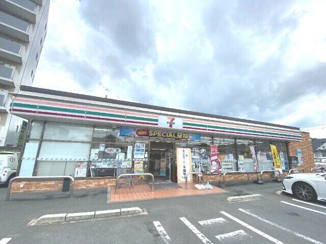 コンビニ　セブンイレブン岡垣海老津店（コンビニ）まで566m