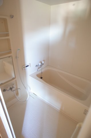 バス・シャワールーム　追い焚き給湯付き！