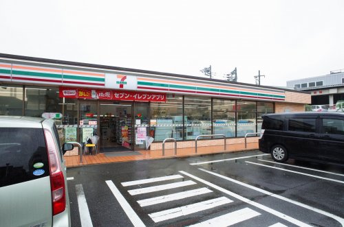 コンビニ　セブンイレブン（コンビニ）まで580m
