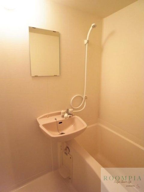 バス・シャワールーム　※同タイプの別のお部屋です。