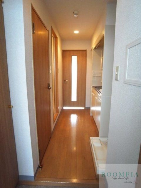 玄関　※同タイプの別のお部屋です。