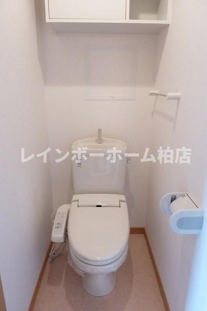トイレ　温水洗浄便座です