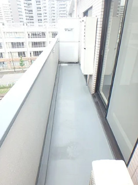 バルコニー　外からの目が気にならないバルコニーで洗濯物が干せます