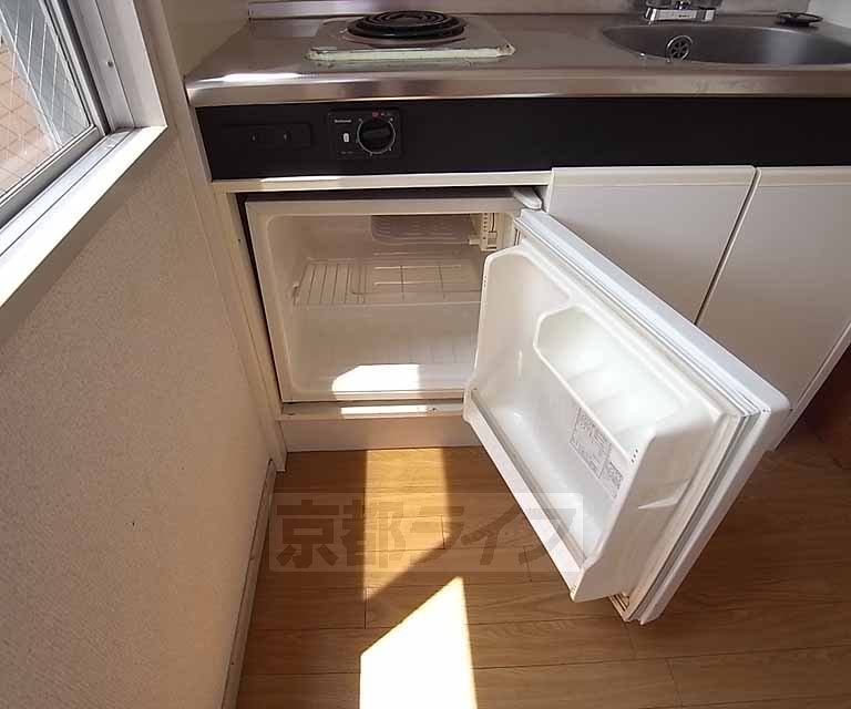 その他設備　備え付きの冷蔵庫です。