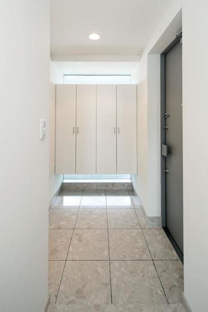 玄関　※写真は同タイプ住戸です。