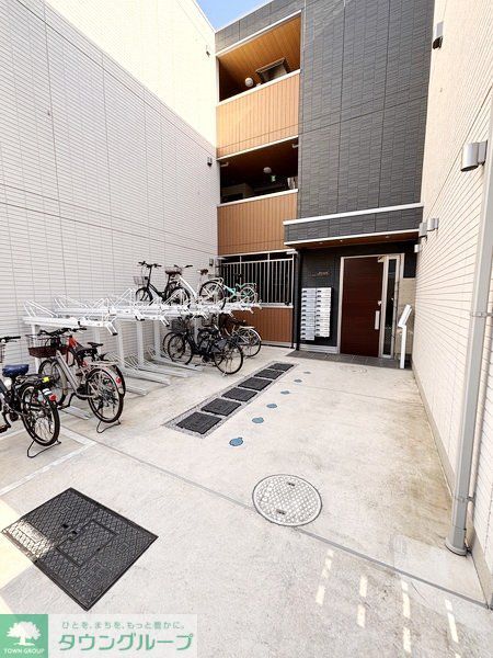 エントランス　駐車場