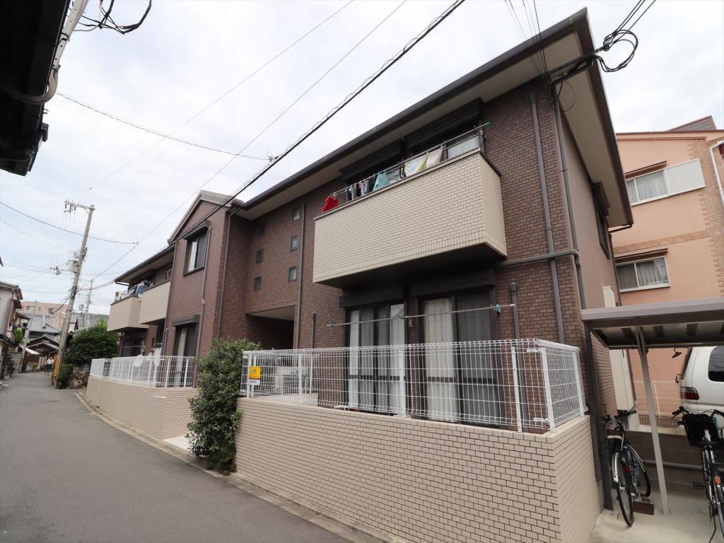建物外観　タイル張りの綺麗な外観です。