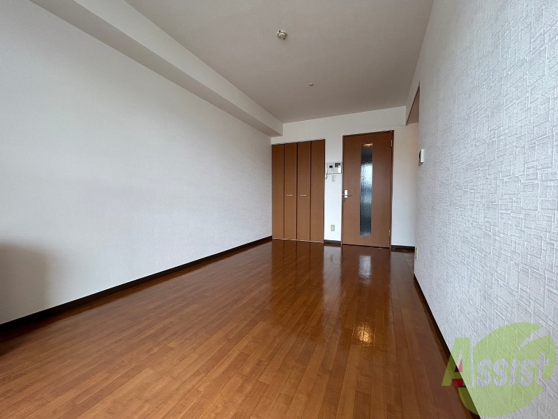 その他部屋・スペース　寝室はこちらです。光が差し込む、温かみのあるお部屋です。