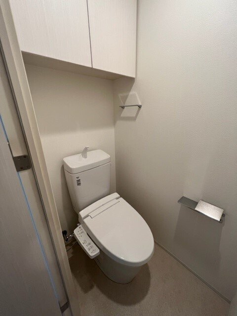 トイレ　同じ間取りタイプの写真になります。