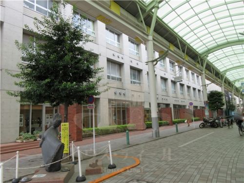 中学校　北区立赤羽岩淵中学校（中学校）まで452m