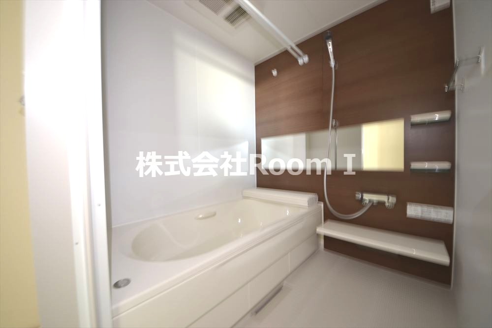 バス・シャワールーム　コンパクトで使いやすいお風呂です