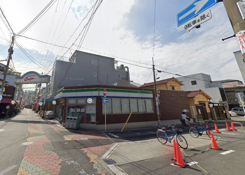 コンビニ　ファミリーマート 大宮二丁目店（コンビニ）まで123m