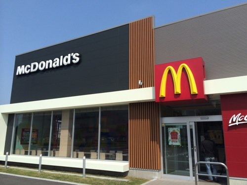 飲食店　マクドナルド平岸店（飲食店）まで861m
