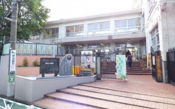 小学校　渋谷区立長谷戸小学校（小学校）まで180m