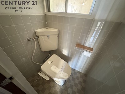 トイレ　お風呂トイレ別・窓付きです