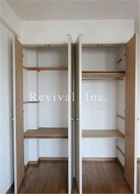 収納　奥行きのある押入れがございます
