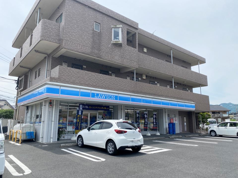 コンビニ　ローソン鹿児島坂之上中央店（コンビニ）まで700m