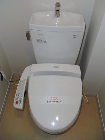 トイレ　温水洗浄機能付き暖房便座