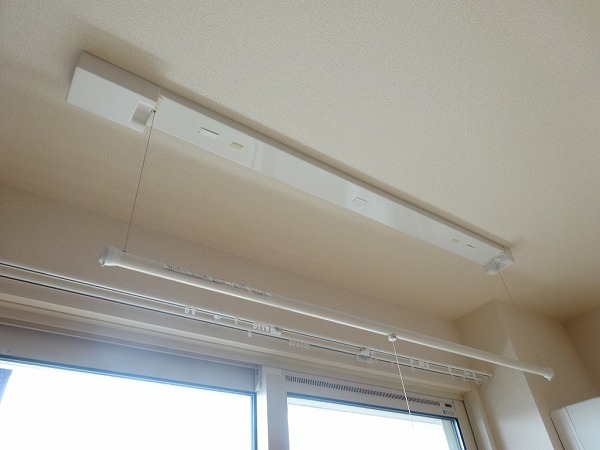 その他設備　室内物干し付きで雨の日も洗濯物が干せます♪