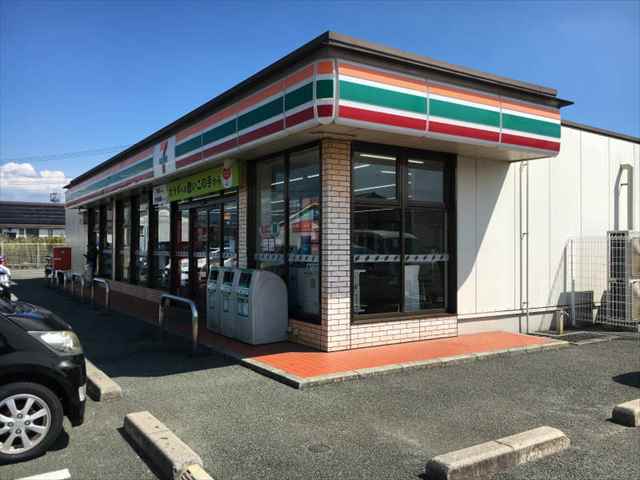 コンビニ　セブンイレブン（コンビニ）まで1073m