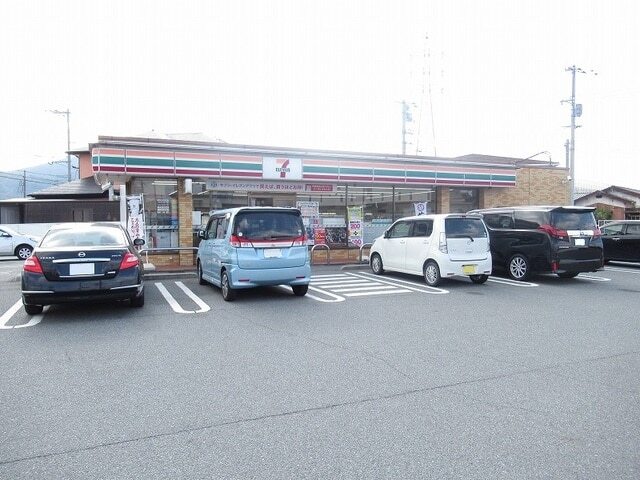 コンビニ　セブンイレブン防府新田店（コンビニ）まで270m