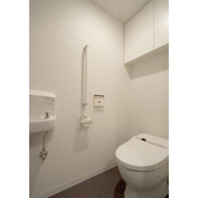 トイレ　※写真は同タイプ住戸です。