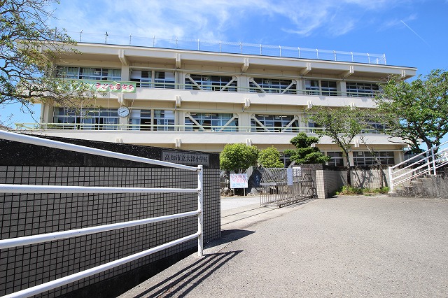 小学校　大津小学校（小学校）まで555m