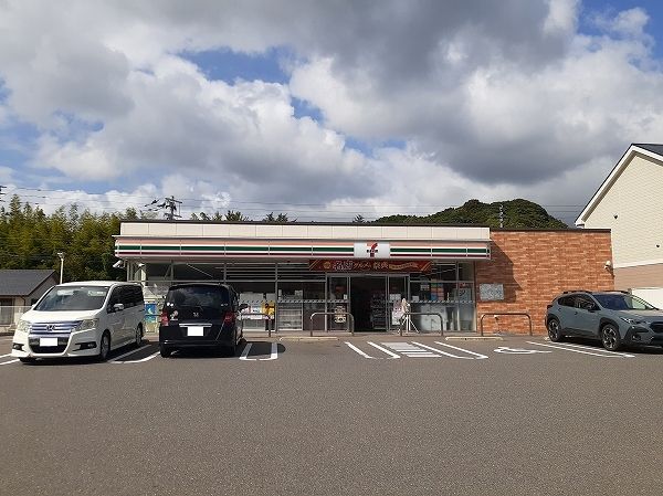 コンビニ　セブン-イレブン 伊万里松島町（コンビニ）まで120m