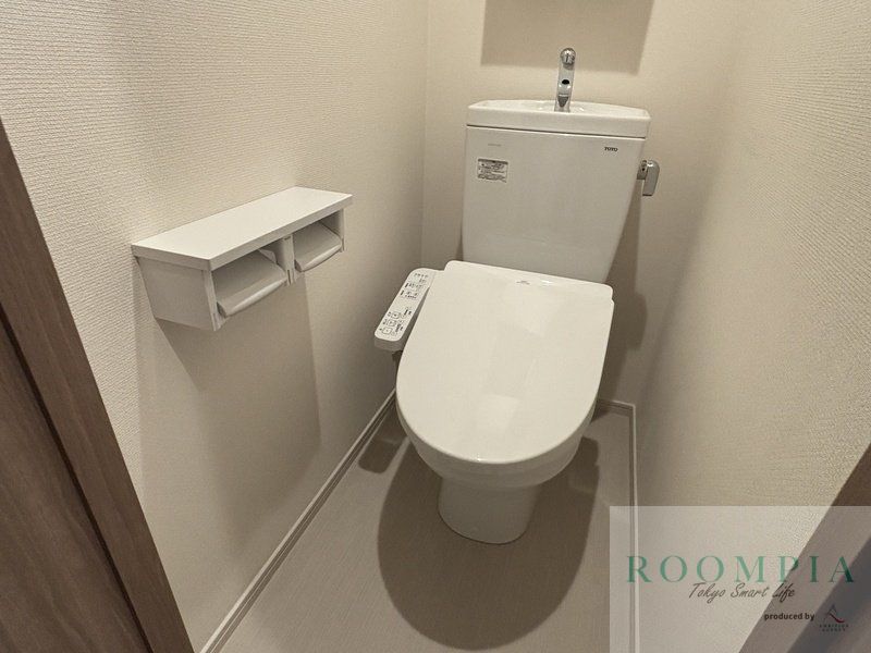 トイレ　※写真は間取り反転タイプの別のお部屋です