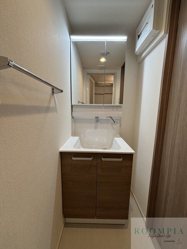 洗面設備　※写真は間取り反転タイプの別のお部屋です