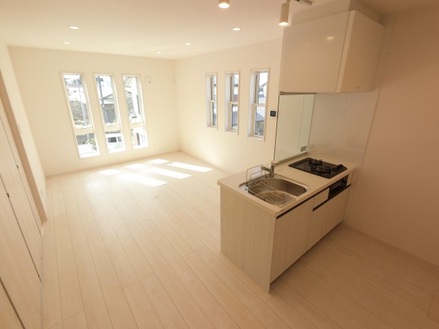 居室・リビング　※角部屋の写真です