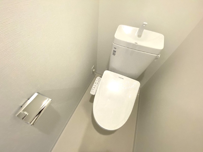 トイレ　温水洗浄暖房便座です！