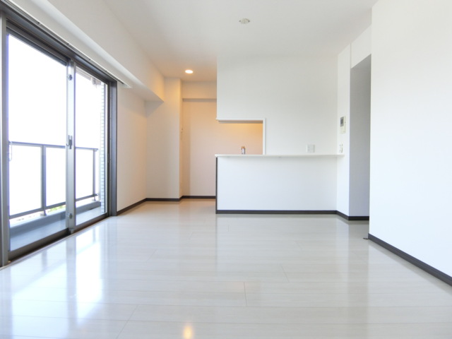 居室・リビング　リビング11帖！大きな窓があり明るいお部屋です。
