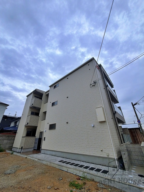 エントランス　外観（建築中）